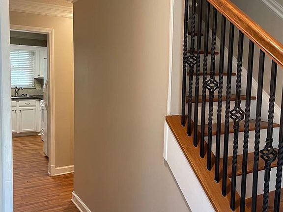 4th image of 685 Trellis Pond Ct