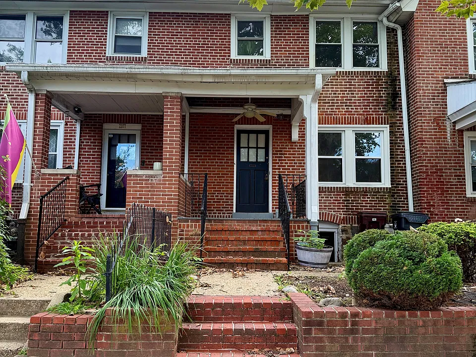 2105 Gilles St