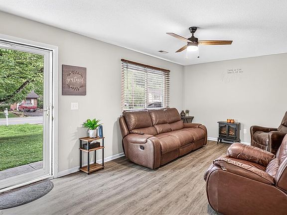 2nd image of 977 Shalimar Dr
