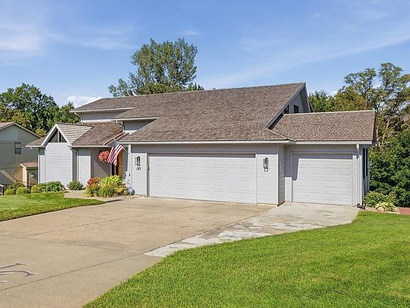 3rd image of 147 Charles Park Dr