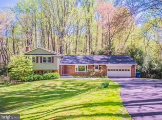 12208 Westwood Hills Dr, Herndon, VA 20171