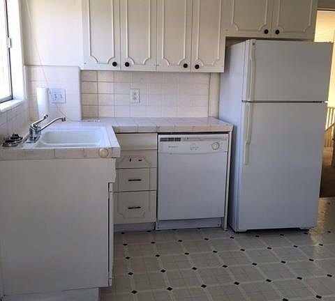 4th image of 867 Via De La Paz APT 4
