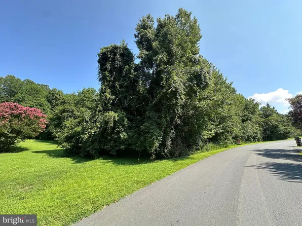 1645 Heather Ln, Huntingtown, MD 20639