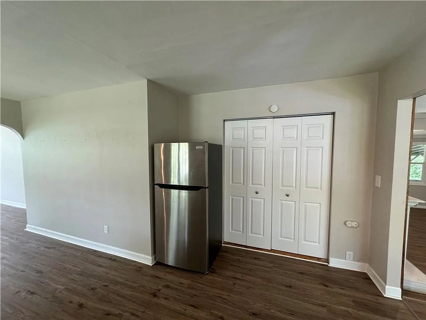 1843 N Janice Ave — Photo 3