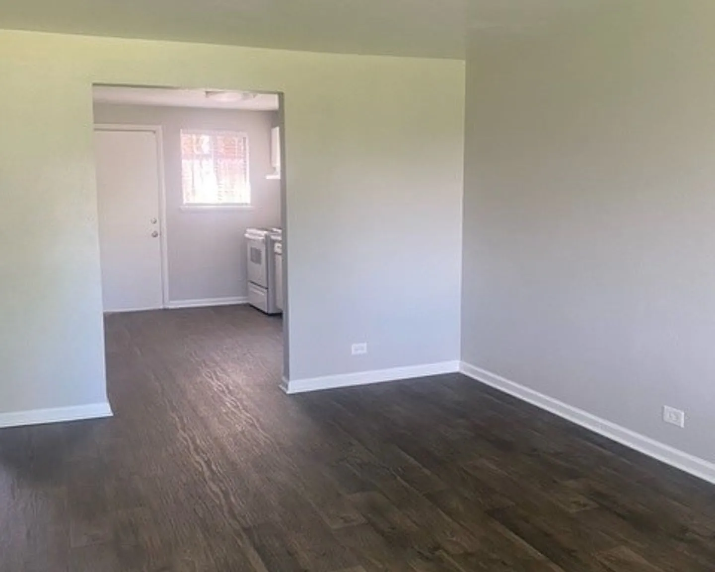 Remodeled 2 Bedroom- Move in Special — Photo 2