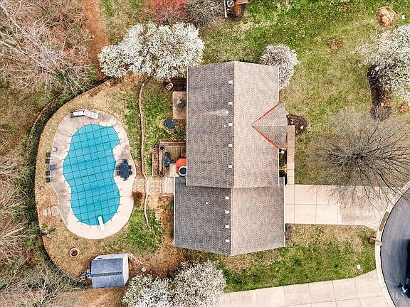 4th image of 6942 Maple Crest Ct