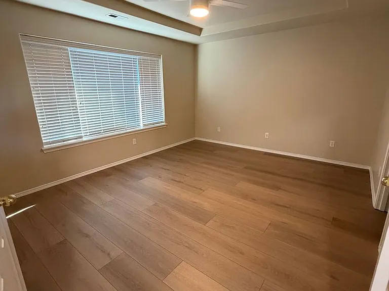 413 Roger Smith Dr — Photo 21