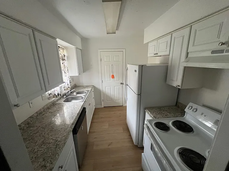3907 Cinnamon Cove Dr — Photo 4