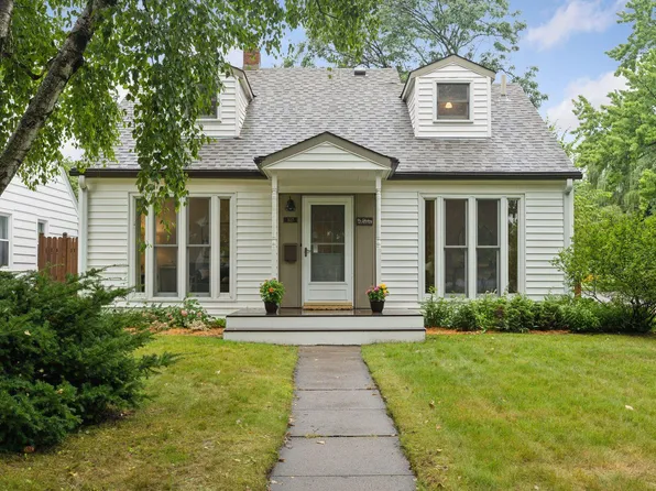 1617 Dunlap St N, Saint Paul, MN 55108