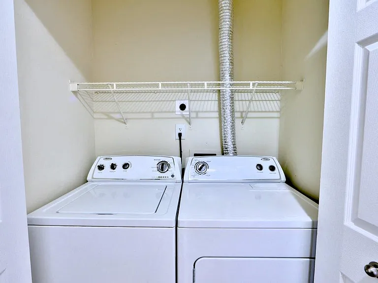 Chesapeake Glen Apartment Homes — Photo 10