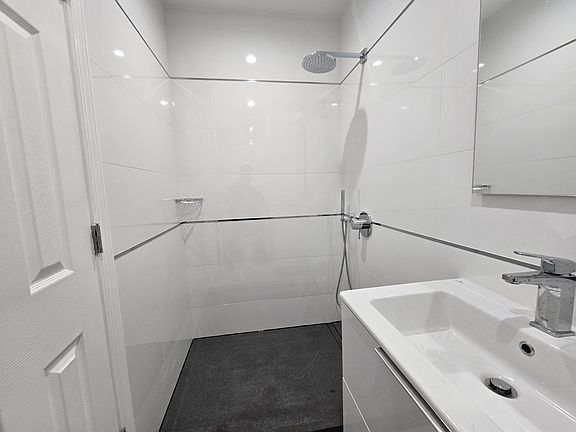 5th image of 246 W 106th St #1M