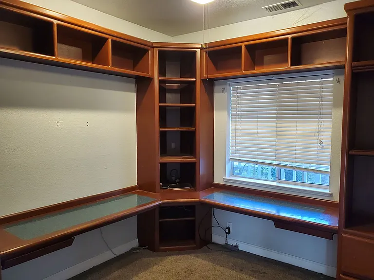 1661 Manzanita Ave — Photo 9