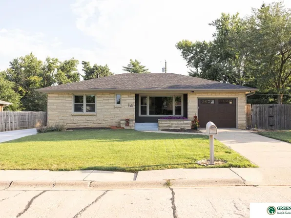 14 Fairview Dr, York, NE 68467