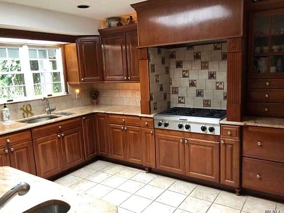 4th image of 19 Wildwood Ln