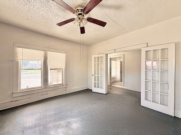 2nd image of 403 N Texas St