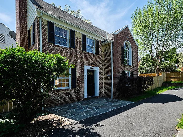 1600 Foxhall Rd NW — Photo 46