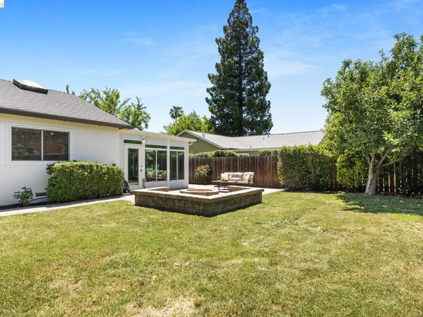 2715 Lyon Cir, Concord, CA 94518