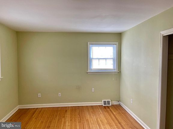 4th image of 6024 Westfield Ave