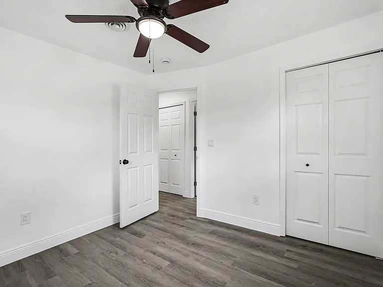5240 Sutton Ave — Photo 10