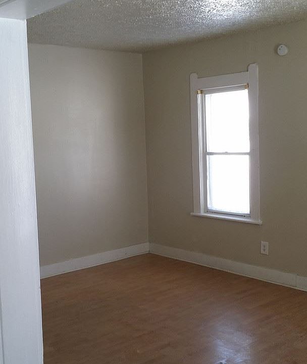 2nd image of 1007 W 22nd St