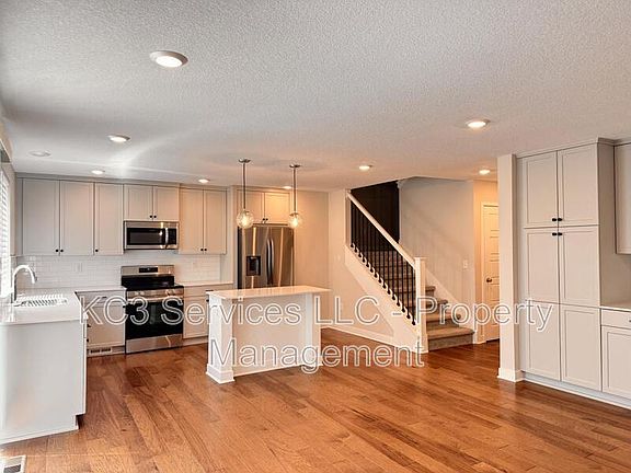 5th image of 3716 SW Maryville Pl