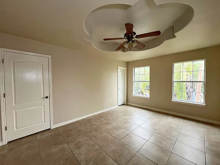 3208 Gustavus St — Photo 14