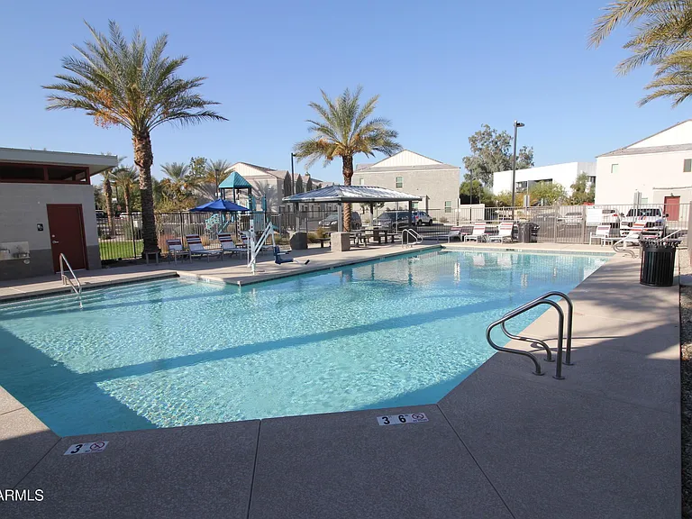 2215 W Harmont Dr — Photo 18