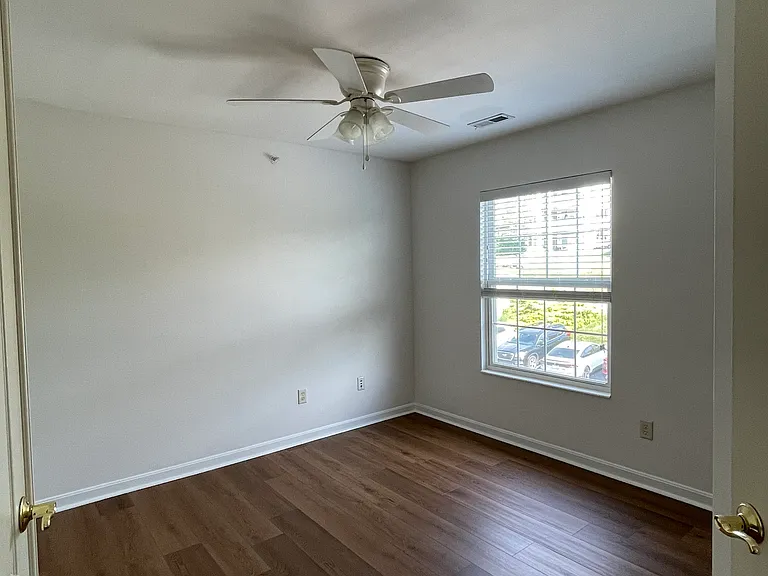301 Skyview Ct — Photo 13