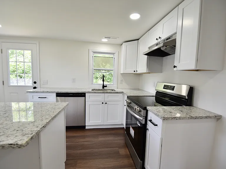 10169 Locust St — Photo 4