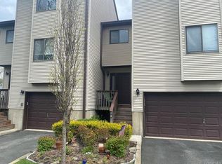 16 Kings Ct, Nanuet, NY 10954