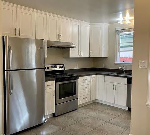 3rd image of 1110 Laguna Ave #3