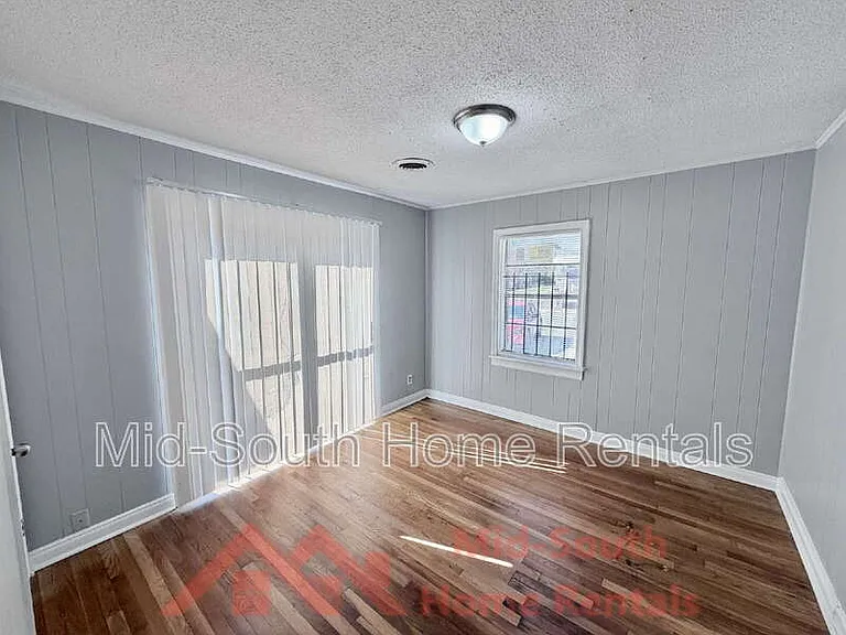 2054 Benford St — Photo 13