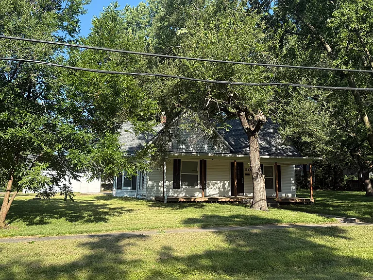 1106 Green St — Photo 2