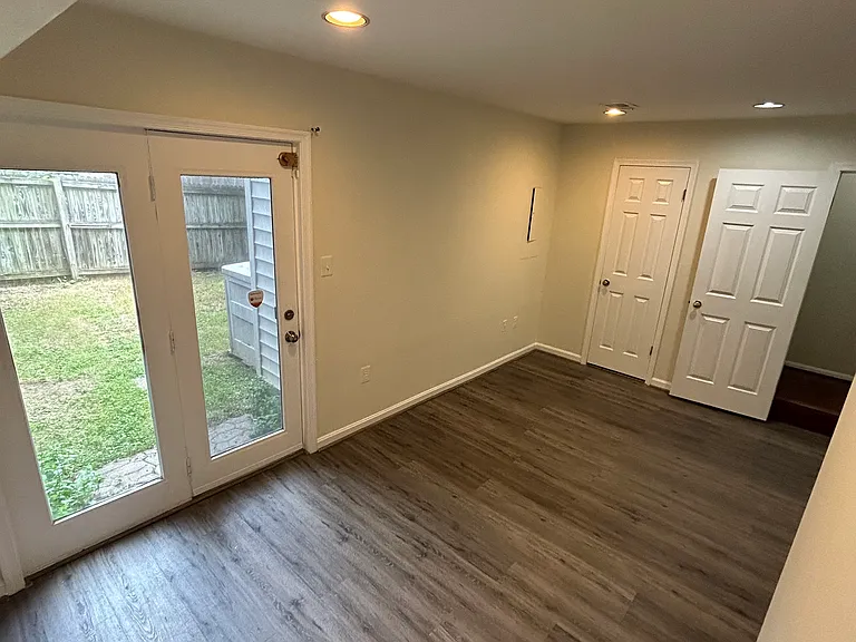 Walkout basement with half bathroom