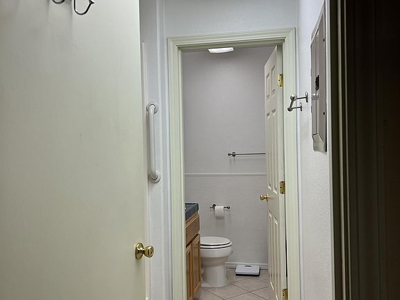 4th image of 3901 Glenwood Ave #C