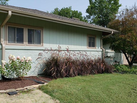 3rd image of 1741 Hawthorne Ln