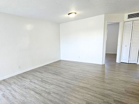5th image of 519 W Kalmia Dr #11316275