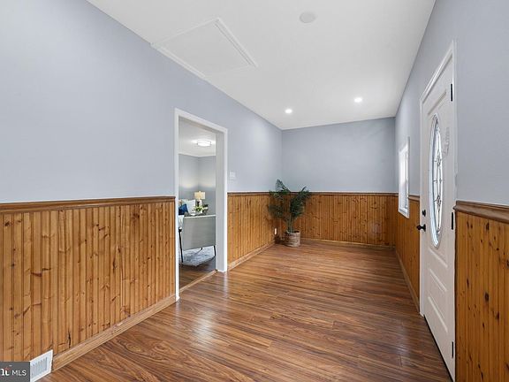 5th image of 4104 Maple Rd