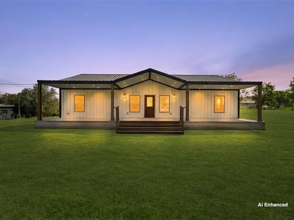 207 S Charles St, George West, TX 78022