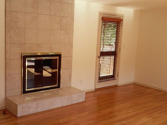 4th image of 386 Mariposa Ave