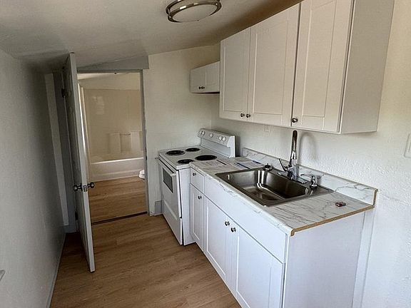 5th image of 1023 12th Ave
