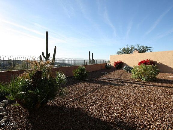 3rd image of 4412 N Camino Ferreo