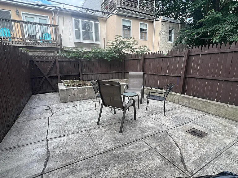 1611 Bainbridge St #1 — Photo 22