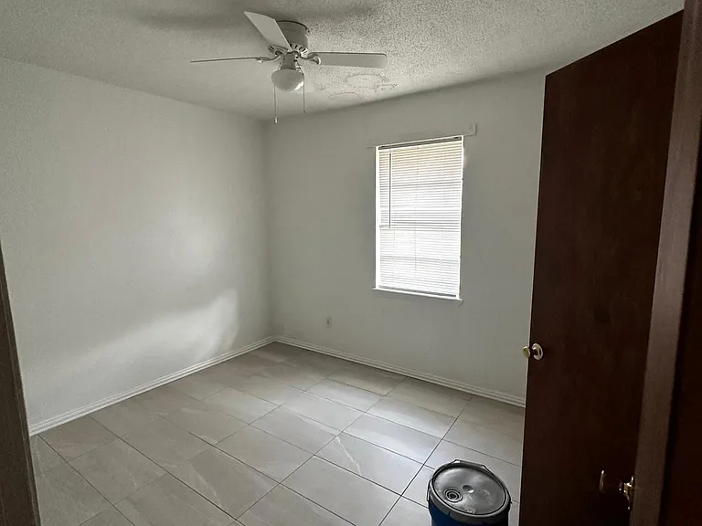 604 Sauz St — Photo 13