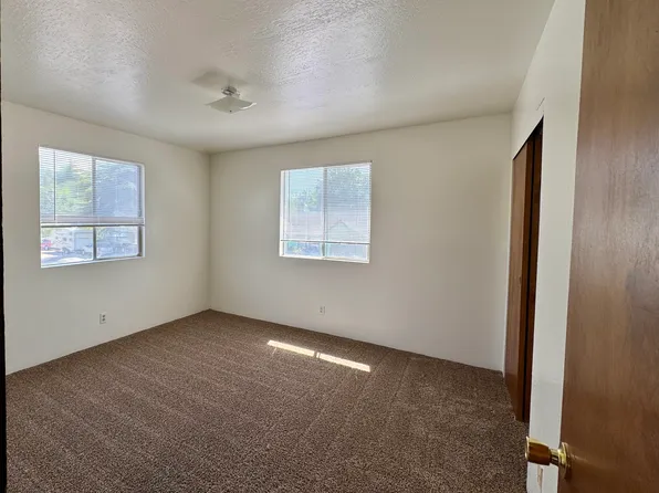 290 Sierra St APT 3, Bishop, CA 93514