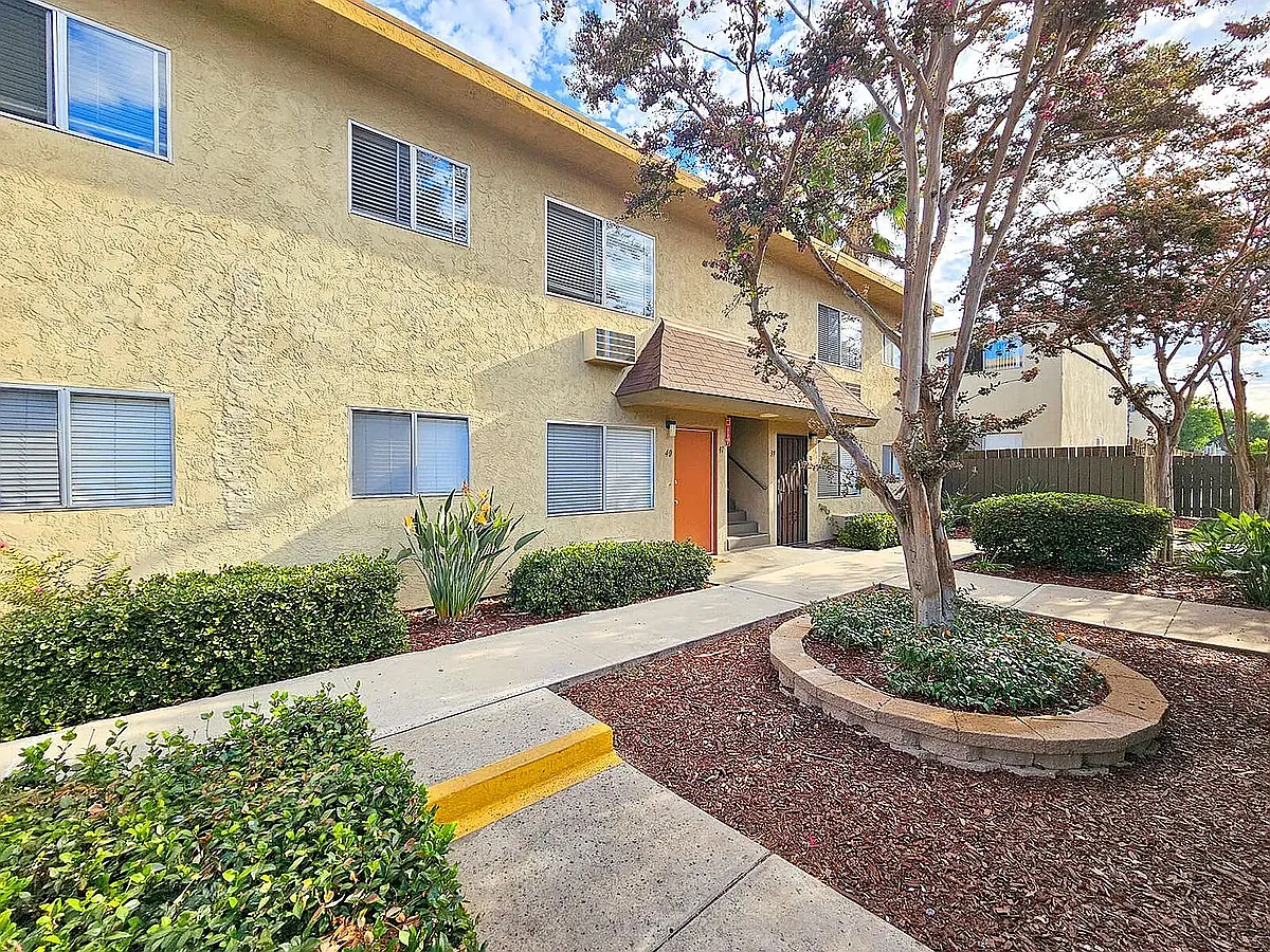 Crestwood Apartments! — Photo 2