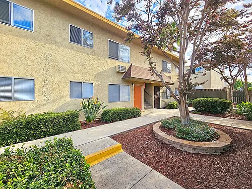 Crestwood Apartments Photo 1