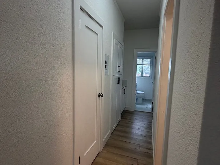 South LA Urban Apartments — Photo 17