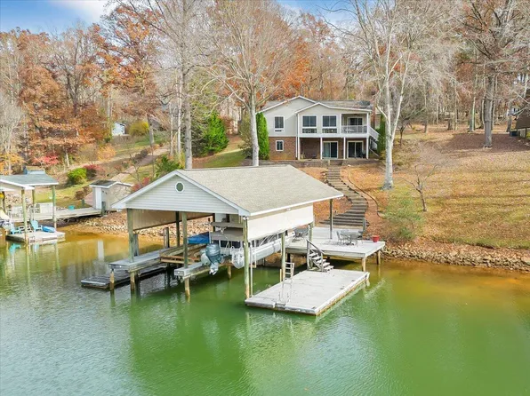 160 Sunny Cove Dr, Moneta, VA 24121