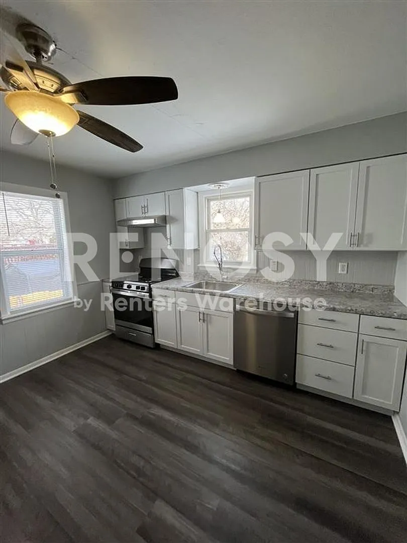 Four Bed Two Bath Home - Now Available - Special Offer, see details! — Photo 2